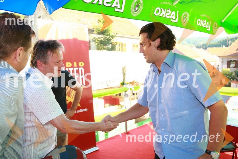 Dušan Zorko, direktor družbe Pivovarna Laško d.d. in Zlatko Zahovič, športni direktor NK MariborPivo in cvetje 2010, otvoritev