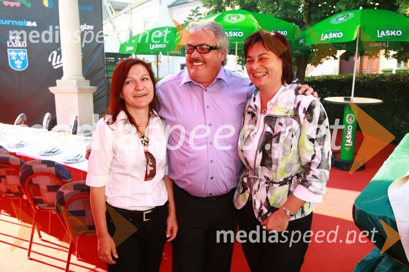 Mirjam Hočevar, finančna direktorica Pivovarna Union d.d., Zvonko Murgelj, direktor podjetja Radenska ter Marjeta Zevnik, direktorica splošnega sektorja Pivovarna Union d.d. in predsednica nadzornega sveta časopisne družbe DeloPivo in cvetje 2010, otvoritev