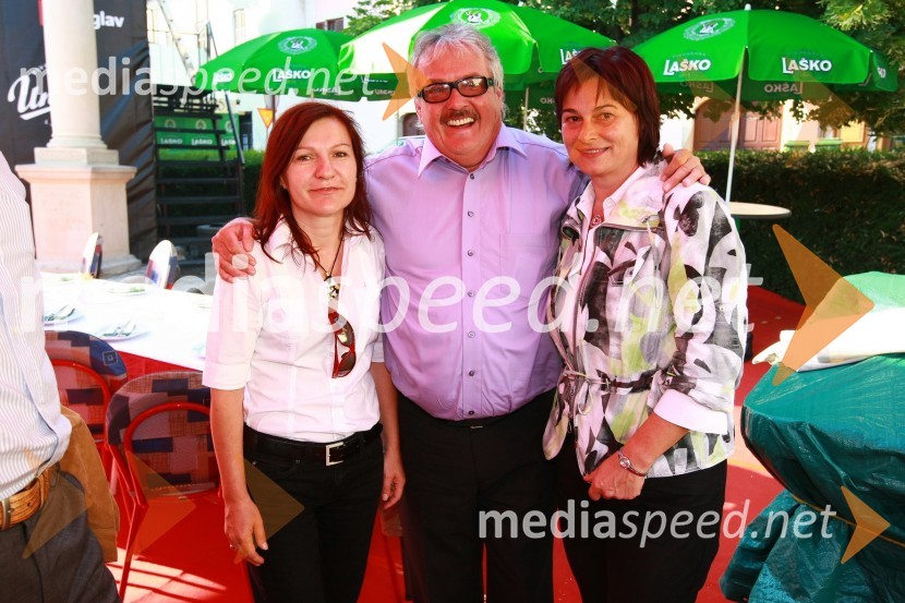 Mirjam Hočevar, finančna direktorica Pivovarna Union d.d., Zvonko Murgelj, direktor podjetja Radenska ter Marjeta Zevnik, direktorica splošnega sektorja Pivovarna Union d.d. in predsednica nadzornega sveta časopisne družbe DeloPivo in cvetje 2010, otvoritev