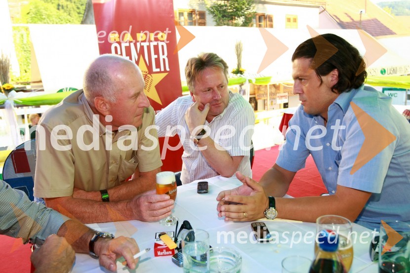 Anton Turnšek, nekdanji predsednik uprave družbe Pivovarna Laško d.d., Dušan Zorko, direktor družbe Pivovarna Laško d.d. in Zlatko Zahovič, športni direktor NK MariborPivo in cvetje 2010, otvoritev
