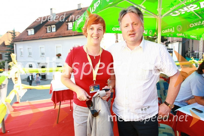 Andreja Križnik, direktorica Javnega zavoda Center za šport, turizem, informiranje in kulturo Laško (Stik) in Dušan Zorko, direktor družbe Pivovarna Laško d.d.Pivo in cvetje 2010, otvoritev