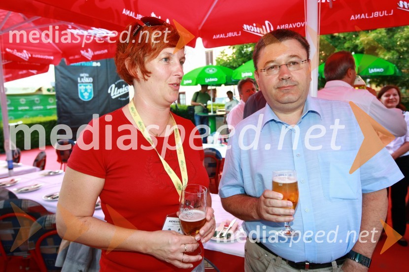 Andreja Križnik, direktorica Javnega zavoda Center za šport, turizem, informiranje in kulturo Laško (Stik) in Miro Firm, vodja nabave Pivovarna LaškoPivo in cvetje 2010, otvoritev