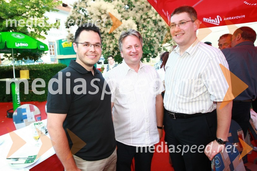 Jure Struc, direktor marketinga družbe Pivovarna Laško d.d., Dušan Zorko, direktor družbe Pivovarna Laško d.d. in Žiga Debeljak, predsednik uprave družbe Mercator
	Pivo in cvetje 2010, otvoritev
