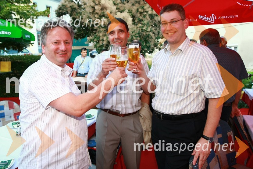 Dušan Zorko,direktor družbe Pivovarna Laško d.d., Robert Šega, svetovalec direktorja za finančne naložbe družbe Pivovarna Laško d.d. in Žiga Debeljak, predsednik uprave družbe MercatorPivo in cvetje 2010, otvoritev