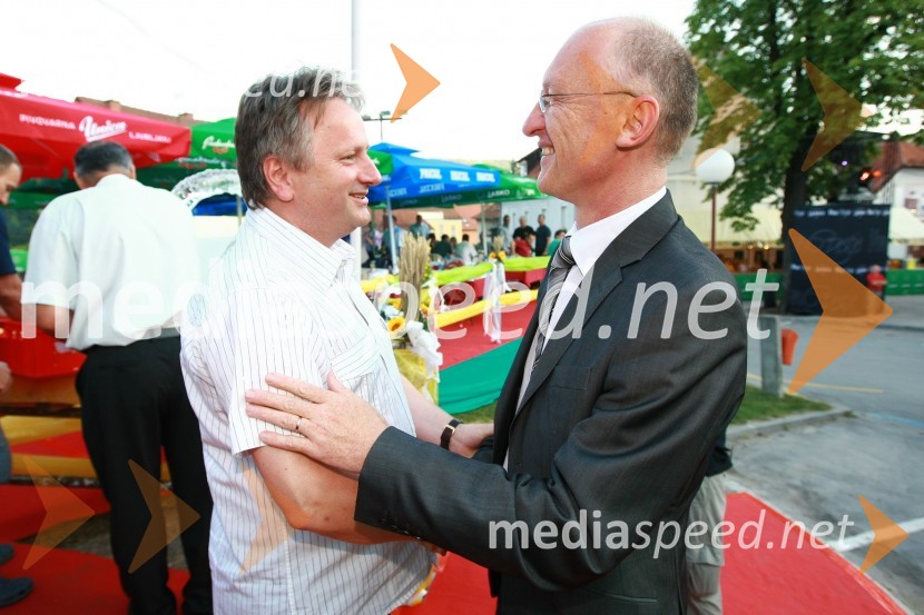 Dušan Zorko, direktor družbe Pivovarna Laško d.d. in Stojan Zdolšek, odvetnik
Pivo in cvetje 2010, otvoritev