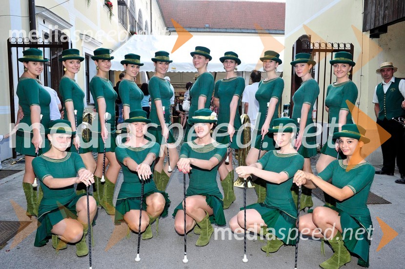 Laške mažoretkePivo in cvetje 2010, otvoritev