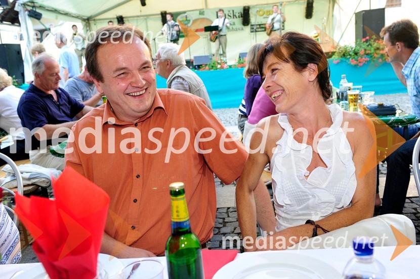 Franc Zdolšek, župan občine Laško in soprogaPivo in cvetje 2010, otvoritev