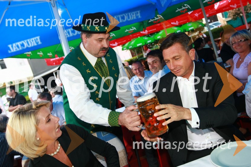 Mag. Simona Dimic, vodja kabineta predsednika vlade RS in Borut Pahor, predsednik vlade Republike SlovenijePivo in cvetje 2010, otvoritev
