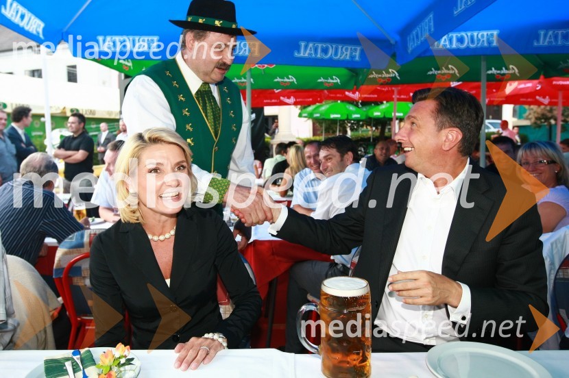 Mag. Simona Dimic, vodja kabineta predsednika vlade RS in Borut Pahor, predsednik vlade Republike SlovenijePivo in cvetje 2010, otvoritev