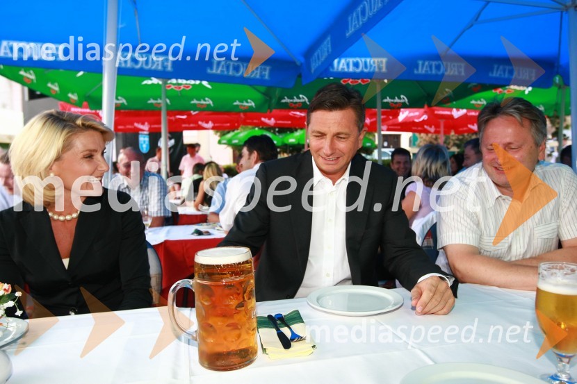 Mag. Simona Dimic, vodja kabineta predsednika vlade RS, Borut Pahor, predsednik vlade Republike Slovenije in Dušan Zorko, direktor družbe Pivovarna Laško d.d.Pivo in cvetje 2010, otvoritev