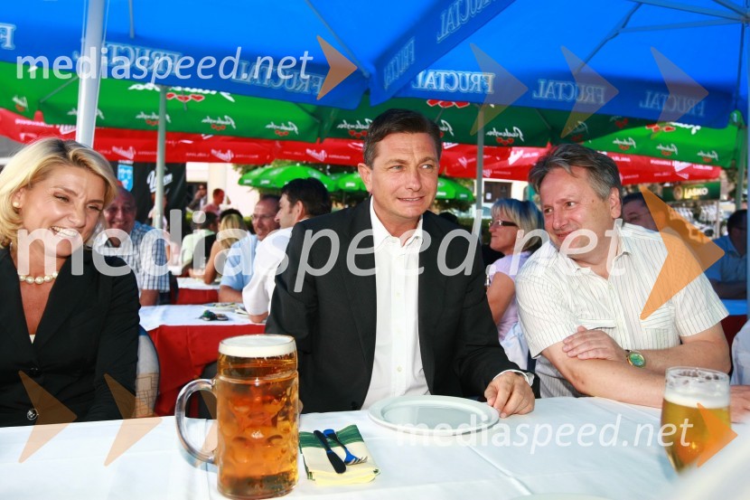Mag. Simona Dimic, vodja kabineta predsednika vlade RS, Borut Pahor, predsednik vlade Republike Slovenije in Dušan Zorko, direktor družbe Pivovarna Laško d.d.Pivo in cvetje 2010, otvoritev