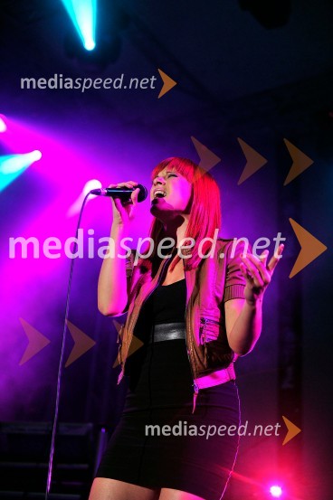 Nina Pušlar, pevkaPivo in cvetje 2010, otvoritev