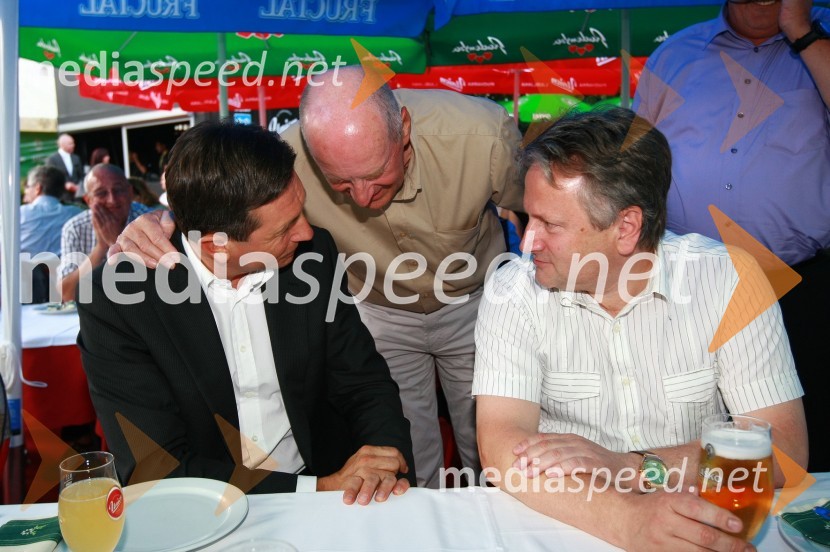 Borut Pahor, predsednik vlade Republike Slovenije, Anton Turnšek, nekdanji predsednik uprave družbe Pivovarna Laško d.d. in Dušan Zorko, direktor družbe Pivovarna Laško d.d.Pivo in cvetje 2010, otvoritev