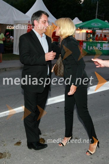 Matjaž Han, poslanec in mag. Simona Dimic, vodja kabineta predsednika vlade RSPivo in cvetje 2010, otvoritev