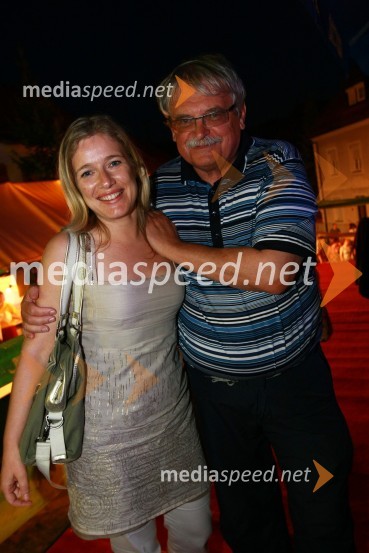 Manica Janežič Ambrožič, televizijska voditeljica in Darko Klarič, Media Publikum
	Pivo in cvetje 2010, otvoritev