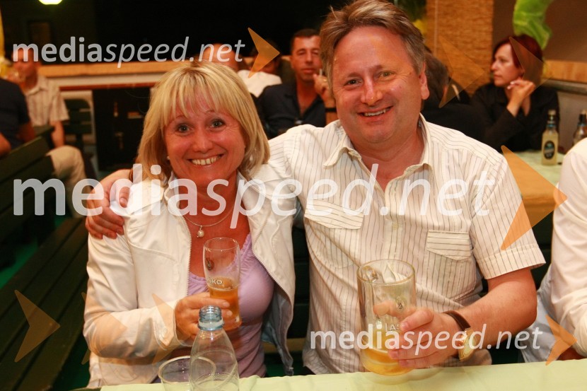 Dragica Čepin, vodja financ družbe Pivovarna Laško d.d. in Dušan Zorko, direktor družbe Pivovarna Laško d.d.Pivo in cvetje 2010, otvoritev