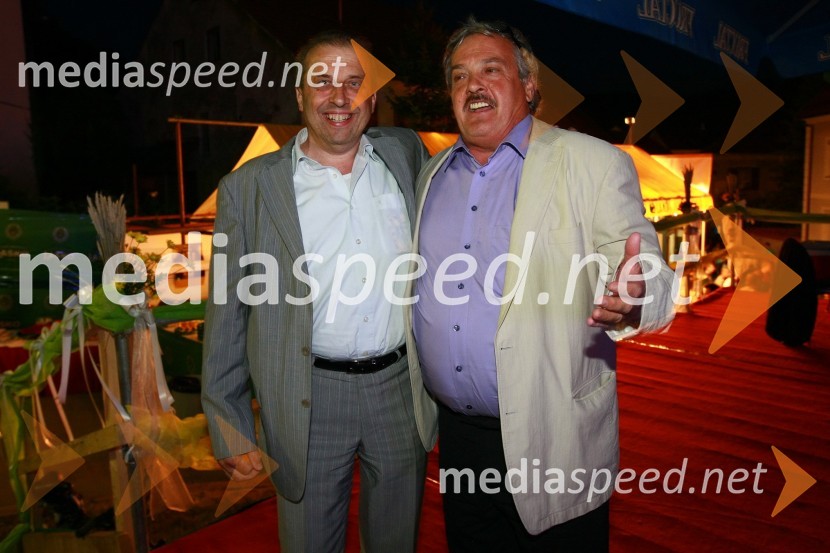 Peter Zavrl, član uprave družbe Mercator d.d. in Zvonko Murgelj, direktor podjetja RadenskaPivo in cvetje 2010, otvoritev