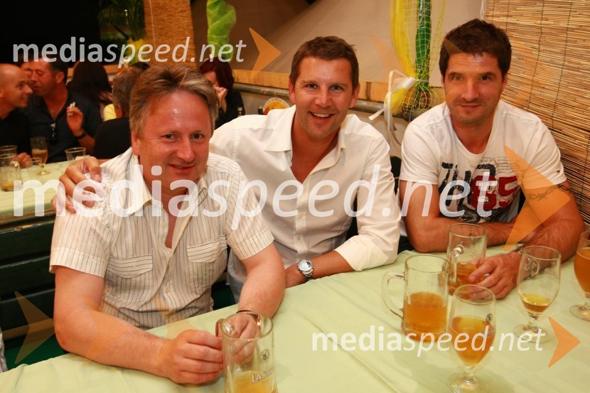 Dušan Zorko, direktor družbe Pivovarna Laško d.d., Tomaž Jeršič in Roman Pungartnik, direktor rokometnega kluba Celje Pivovarna LaškoPivo in cvetje 2010, otvoritev