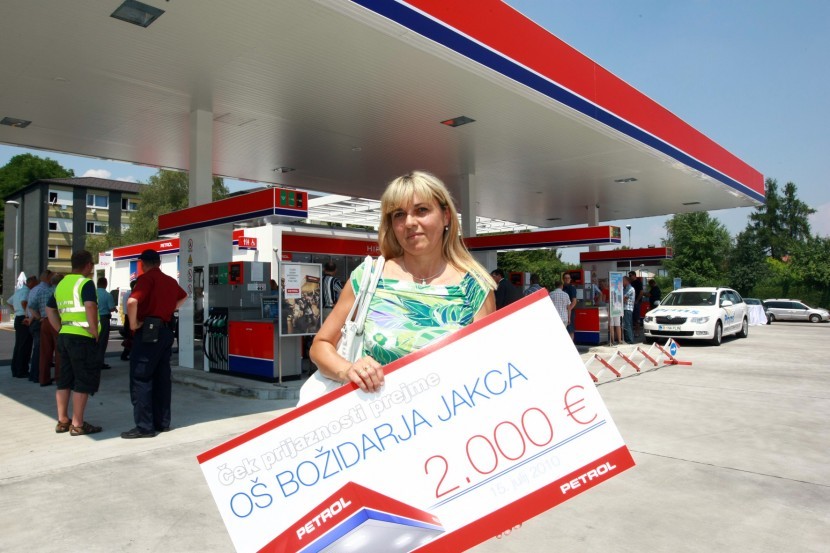 Lili Pesek, pomočnica ravnateljice OŠ Božidarja JakcaPetrol odprl nov bencinski servis na Litijski cesti v Ljubljani