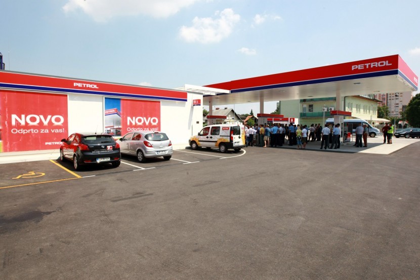Bencinski servis Petrol na Litijski cesti v LjubljaniPetrol odprl nov bencinski servis na Litijski cesti v Ljubljani