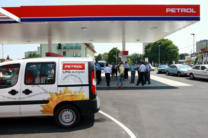 Bencinski servis Petrol na Litijski cesti v LjubljaniPetrol odprl nov bencinski servis na Litijski cesti v Ljubljani
