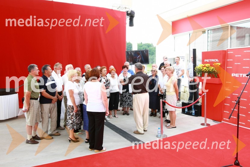 Odprtje novega bencinskega servisa Petrol KomendaPetrol odprl nov bencinski servis Komenda v Poslovni coni