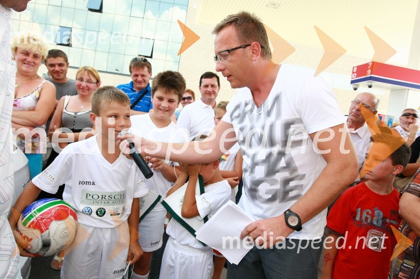 Robert Pečnik - Pečo, povezovalec dogodkaPetrol odprl nov bencinski servis Komenda v Poslovni coni