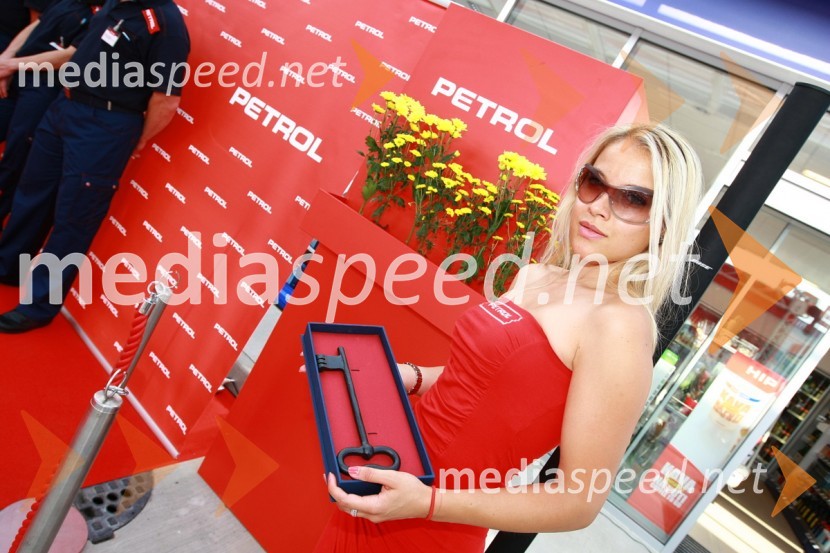 Katarina Jurkovič, Petrol bejbaPetrol odprl nov bencinski servis Komenda v Poslovni coni