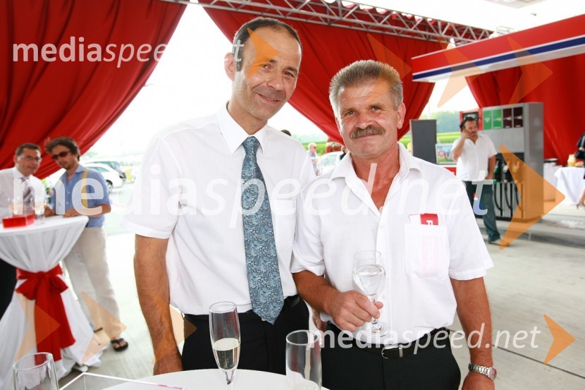 Jože Smolič, direktor maloprodajnega območja Ljubljana - Kranj družbe Petrol in Tomaž Drolec, župan Občine KomendaPetrol odprl nov bencinski servis Komenda v Poslovni coni