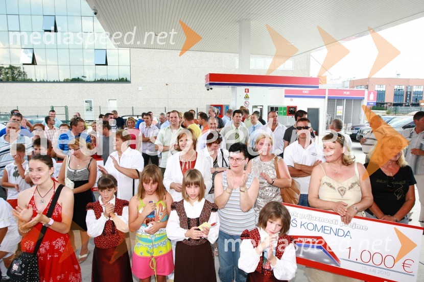 Odprtje novega bencinskega servisa Petrol KomendaPetrol odprl nov bencinski servis Komenda v Poslovni coni