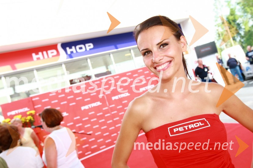 Mirela Korač, Petrol bejba in Miss Universe Slovenije 2009Petrol odprl nov bencinski servis Komenda v Poslovni coni