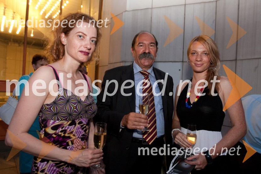 Hermina Kovačič, urednica Diners Club Magazine, Marijan Zlobec, novinar in Ana Šinkovec, pianistkaFestival Ljubljana: Ruski Hamlet, balet