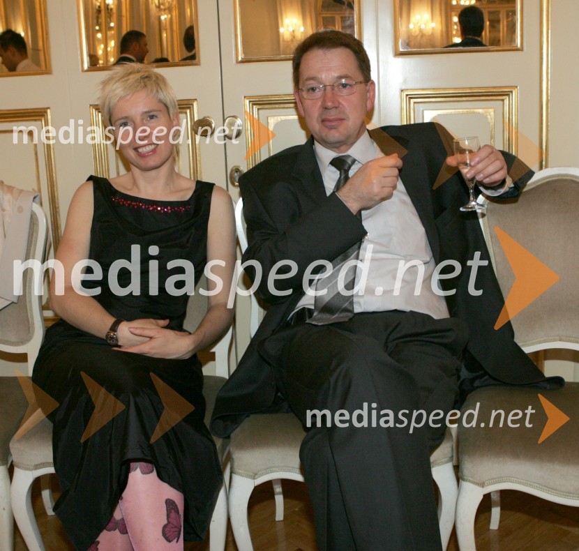 Polona Soršak, vodja marketinga na radiu Maribor in Bojan Dubrovnik, vodja Službe letalskih telekomunikacij v Mariboru, v podjetju Kontrola zračnega prometa Slovenije d.o.o.Radio Maribor 60 let, SNG Maribor