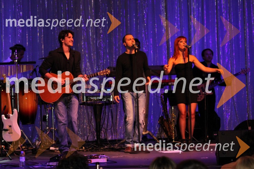 Kitarist in backvokalistaJan Plestenjak, koncert v Mondu