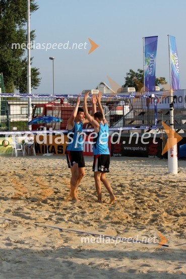 Vid Jakopin in Gregor Perhaj, odbojkarja na mivkiBeachMaster 2010