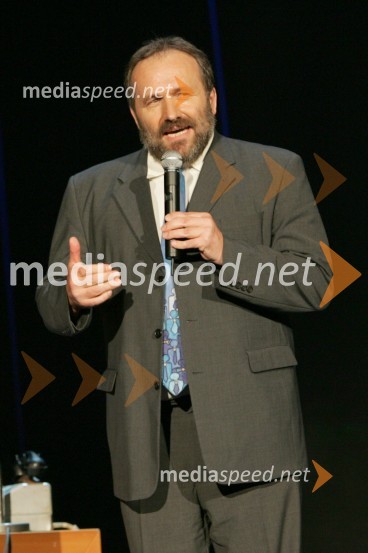 Anton Petelinšek, odgovorni urednik Radia Maribor 
Radio Maribor 60 let, SNG Maribor