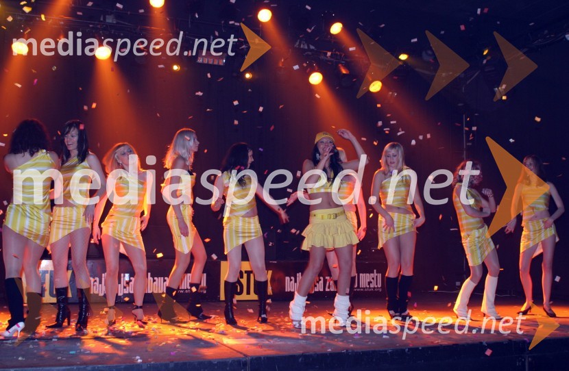 Funky Tina na odru s svojo plesno skupino Funky babesFunky Tina (Martina Cvetežar), promocija albuma NE