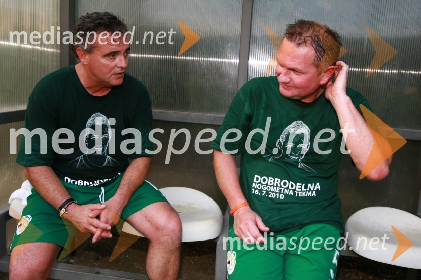 Tomaž Kavčič, trener slovenske nogometne reprezentance in Matjaž Kek, selektor slovenske nogometne reprezentanceDobrodelna nogometna tekma. Borut Pahor kot vratar, pobudniki Marko Potrč, Valter Birsa, Tim Matavž