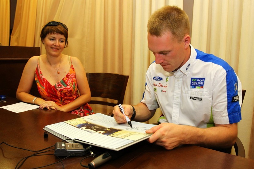 Katja Hvala, odnosi z javnostmi pri Summit Motors Ljubljana in  	Jari Matti Latvala, voznik ekipe BP Ford Abu Dhabi World Rally TeamJari Matti Latvala, rally voznik na obisku v Sloveniji