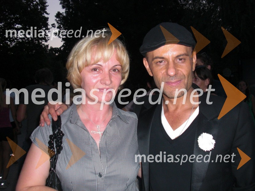 Branka Čretnik, vodja distribucije in marketinga pri podjetju Cenex d.o.o. in Tomaž Pandur, režiserOtvoritev fotografske razstave Aljoše Rebolja, Skulpturirani čas v gledališču Tomaža Pandurja