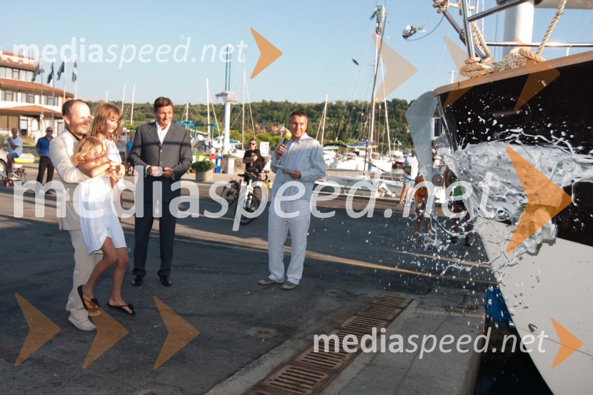 Andrej Marčič, Vanga Yachts, Inja, Maša, Borut Pahor, predsednik vlade Republike Slovenije in Miran Ališič, povezovalec prireditvePredstavitev in splovitev motorne jahte BRIONI 44 s predsednikom vlade Borutom Pahorjem