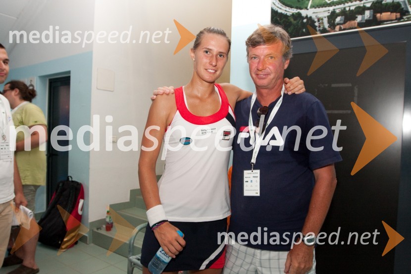Polona Hercog, teniška igralka in trener Zoltan KuharszkySlovenia Open 2010, dvoboj med Katarino Srebotnik in Polono Hercog