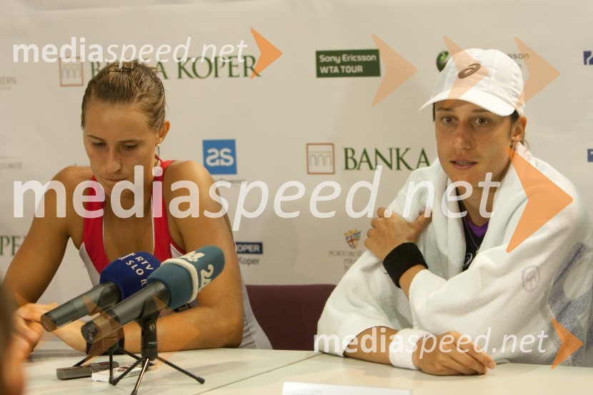 Polona Hercog in Katarina Srebotnik, teniški igralkiSlovenia Open 2010, dvoboj med Katarino Srebotnik in Polono Hercog