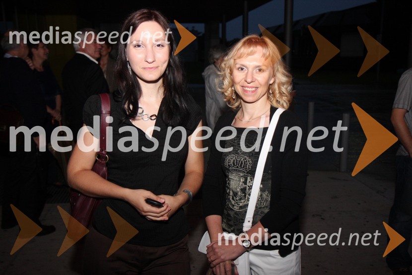 Mateja Lapuh, podjetnica in Darja Potočnik Benčič, direktorica ptujskih lekarnEdin Karamazov in Kaliopi, koncert