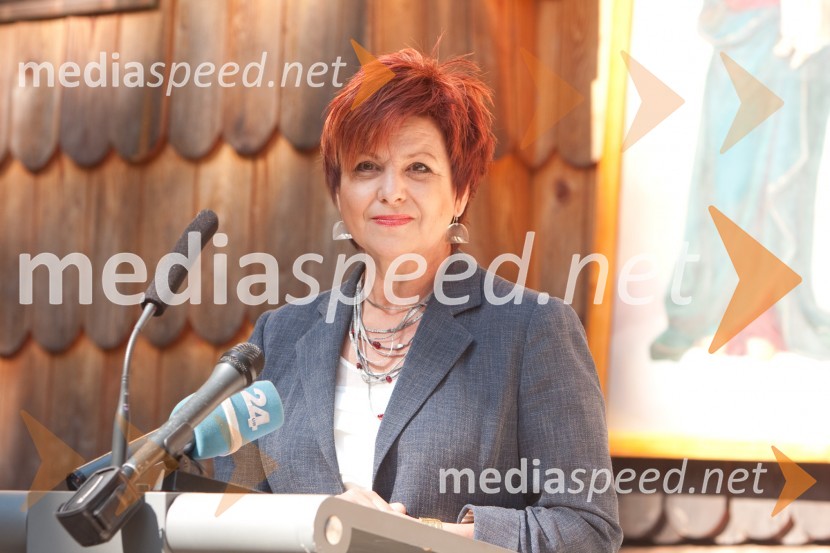 Majda Širca, ministrica za kulturoSpominska slovesnost ob Ruski kapelici