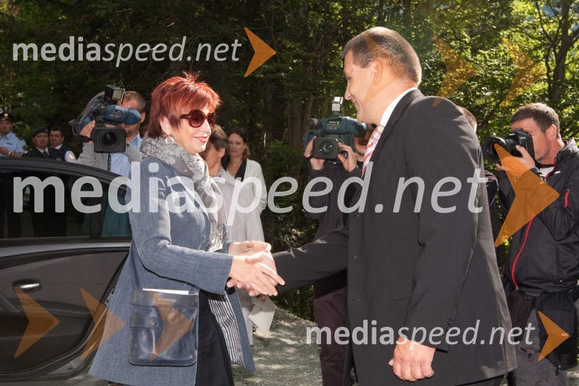 Majda Širca, ministrica za kulturo in Jure Žerjav, župan Kranjske GoreSpominska slovesnost ob Ruski kapelici