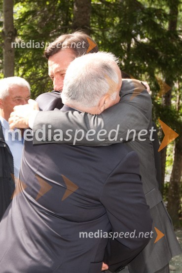 Doku Zavgaev, ruski veleposlanik v Sloveniji in Borut Pahor, predsednik vlade Republike SlovenijeSpominska slovesnost ob Ruski kapelici