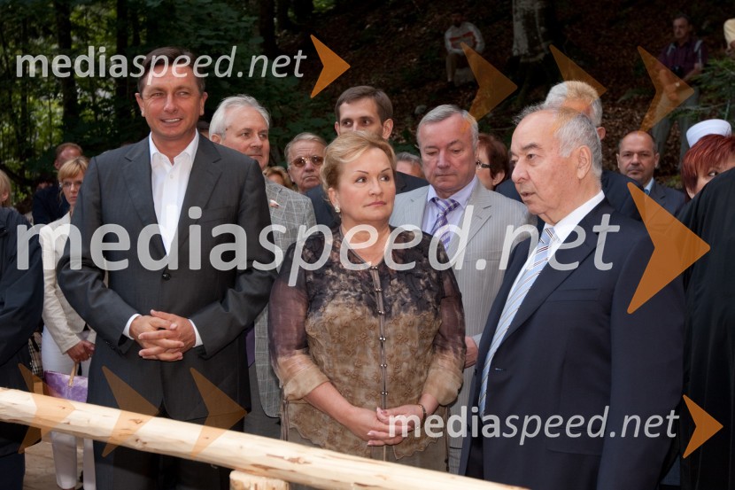 Borut Pahor, predsednik vlade Republike Slovenije, Ljubov Sliska, podpredsednica državne dume federalnega zbora ruske federacije in Doku Zavgaev, ruski veleposlanik v SlovenijiSpominska slovesnost ob Ruski kapelici