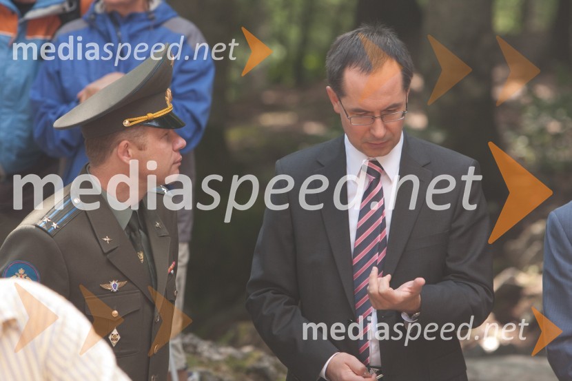 Jevgenij Karpuhov, namestnik vojaškega ruskega atašeja in Vadim Gorelo, namestnik veleposlanika ruske ambasadeSpominska slovesnost ob Ruski kapelici