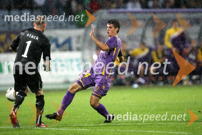 Graham Stack, vratar Hibernian FC in Vito Plut, nogometaš NK MariborNK Maribor - Hibernian, 3. krog kvalifikacij za ligo Europa